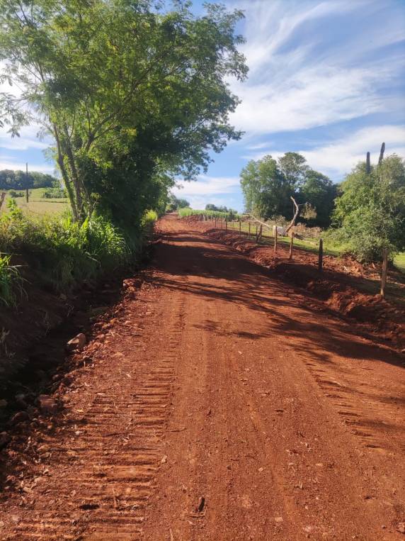 Governo Municipal intensifica melhorias na infraestrutura rural em Três de Maio - foto 2