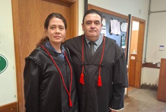 Três homens são condenados a penas entre 33 e 57 anos pelos homicídios de pai e filho em Crissiumal, motivados por dívida ligada ao tráfico de drogas.
