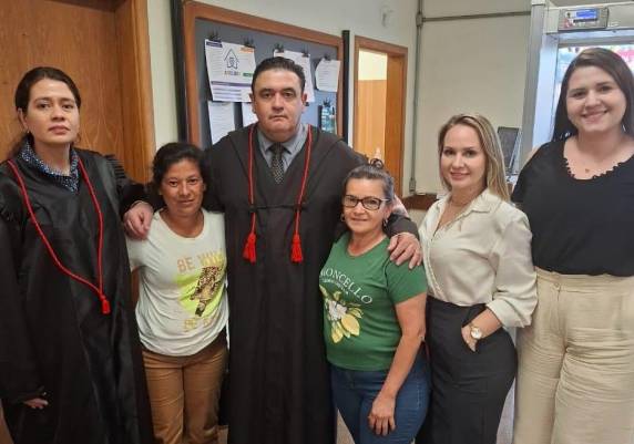 Três homens são condenados a penas entre 33 e 57 anos pelos homicídios de pai e filho em Crissiumal, motivados por dívida ligada ao tráfico de drogas.