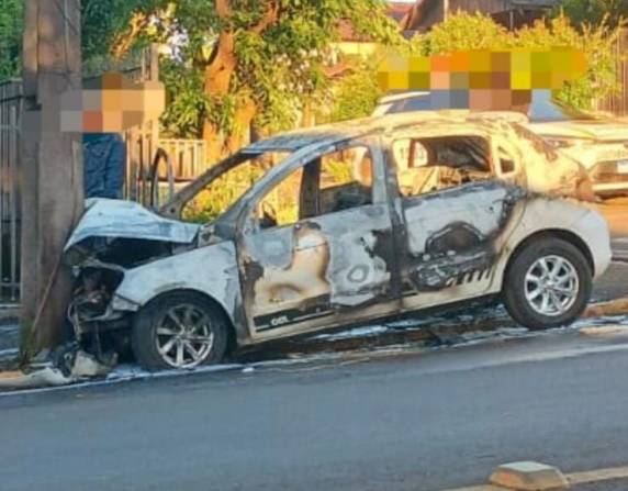 Motorista fugiu do local; passageiro de 30 anos foi socorrido pelo SAMU