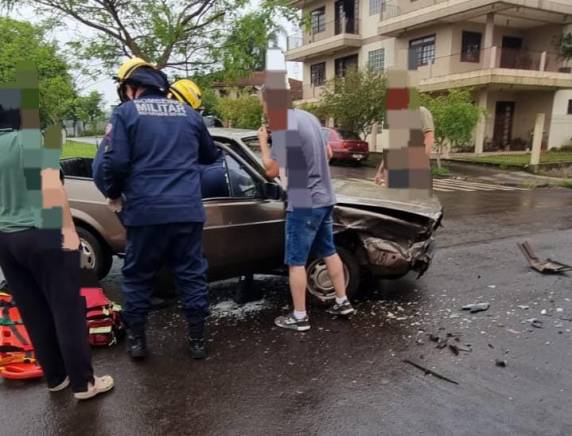 Colisão entre carro e caminhonete deixa mulher ferida em Horizontina - foto 3