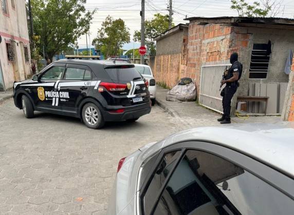 A ação, coordenada pela DRACO de Santo Ângelo com apoio de forças policiais catarinenses, é parte do combate a homicídios ligados a facções criminosas rivais na região.