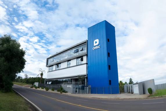 Com 10 anos de história, habilita estudantes de todo o Brasil para provas OAB, concursos públicos e pós-graduação