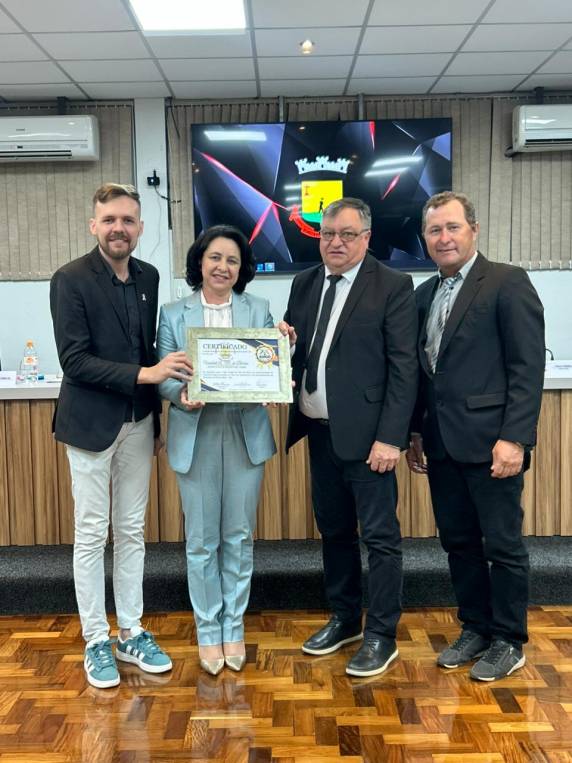 Vanderli de Barros recebe honraria na Câmara de Vereadores de Três de Maio - foto 3