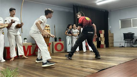 Apresentações de capoeira marcam ações da Consciência Negra nas escolas de Três de Maio - foto 3