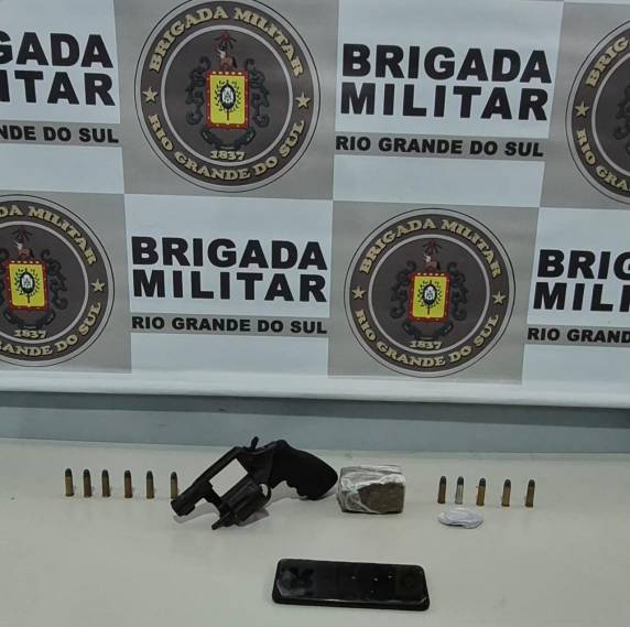 Apreensões ocorreram durante patrulhamento no bairro Lulu Ilgenfritz