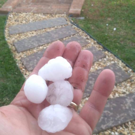 Temporal com granizo provoca destruição em Erechim - foto 2