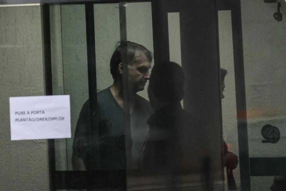 Ex-presidente está detido na Superintendência da Polícia Federal de Brasília por violar medidas cautelares