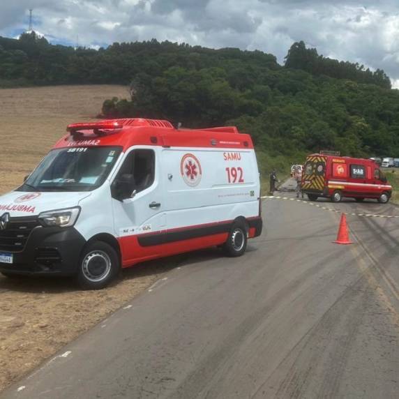 Colisão frontal entre Fiat Mobi e carreta mata motorista de 44 anos na RS-324 em Casca - foto 4