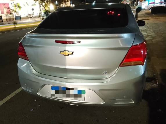 Prisão ocorreu após denúncia de que um suspeito estaria armado próximo a uma escola; arma apreendida é um revólver calibre .38