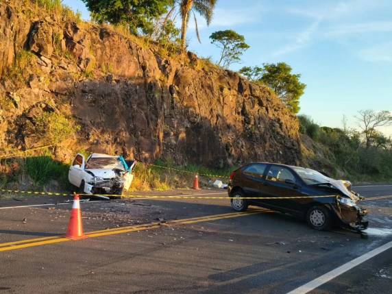 Homem morre em colisão envolvendo três carros na RS-480, em Erval Grande - foto 3