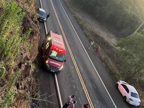 Homem morre em colisão envolvendo três carros na RS-480, em Erval Grande - foto 2
