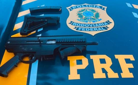 Motorista de 27 anos carregava arma artesanal e munições; ele já possuía antecedentes criminais