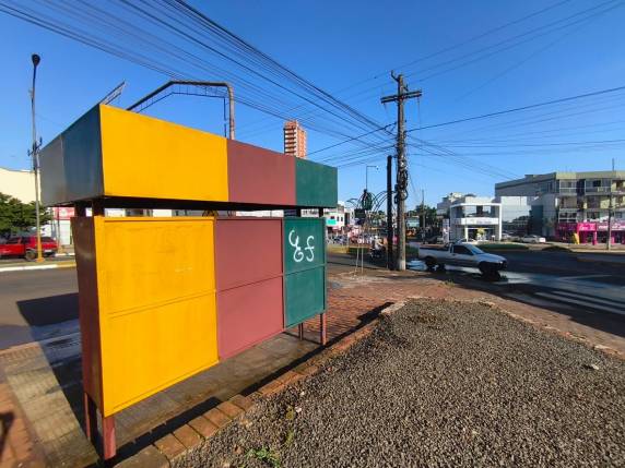 Lions Clube revitaliza parada de ônibus no centro e projeto deve ser ampliado, em Três de Maio - foto 3