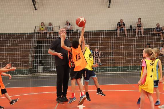 Festival de Basquete reúne mais de 50 jovens no Ginásio da Setrem em Três de Maio - foto 3