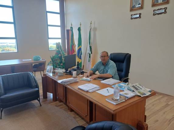 Eduardo Marasca busca recursos para novos projetos enquanto Joailson Redel responde pelo comando do município