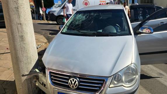 Motorista foge de abordagem de agentes de trânsito e causa grave colisão na contramão em Passo Fundo - foto 3