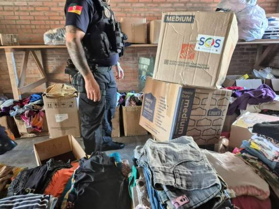 Operação Ascaris: GAECO/MPRS investiga desvio de doações de roupas dos Estados Unidos para vítimas das enchentes no RS - foto 4