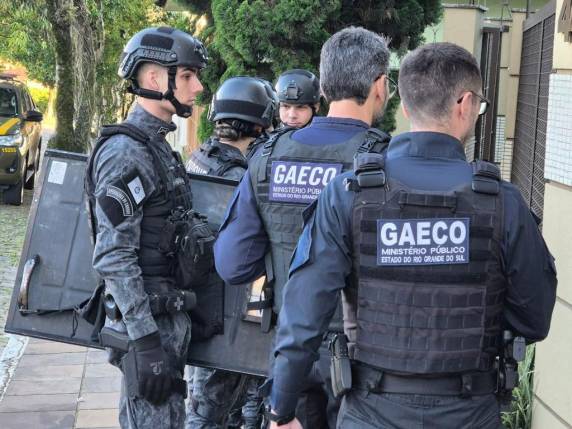 Operação Ascaris: GAECO/MPRS investiga desvio de doações de roupas dos Estados Unidos para vítimas das enchentes no RS - foto 3