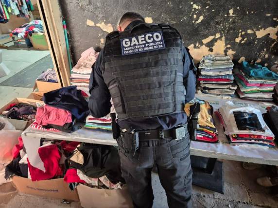 Operação Ascaris: GAECO/MPRS investiga desvio de doações de roupas dos Estados Unidos para vítimas das enchentes no RS - foto 5