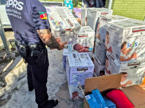 Operação Ascaris: GAECO/MPRS investiga desvio de doações de roupas dos Estados Unidos para vítimas das enchentes no RS - foto 2