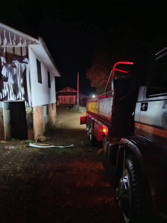 Residência é destruída por incêndio após denúncia de atear fogo em Casca - foto 3