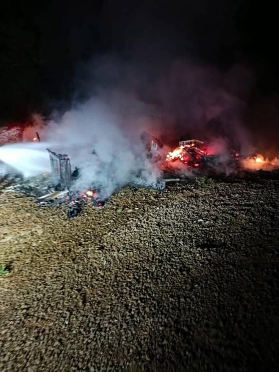 Residência é destruída por incêndio após denúncia de atear fogo em Casca - foto 2