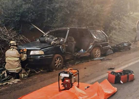 Colisão envolvendo carro, motocicleta e utilitário deixa cinco feridos na RS-307 - foto 2