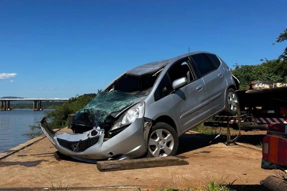 Investigação ainda vai verificar se Edi Bruxel estava morta quando veículo submergiu. Suspeito também morreu