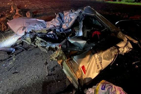 Acidente entre caminhão e micro-ônibus deixa cinco mortos e quatro feridos na BR-386, em Carazinho - foto 2