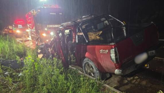 Motorista morre em grave acidente entre caminhonete e caminhão na BR-282 em SC - foto 2