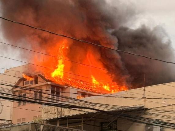 Chamas mobilizam Bombeiros, Samu, Brigada Militar e Defesa Civil na região central da cidade