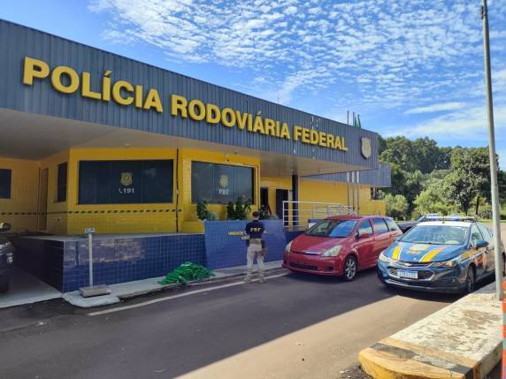 Droga estava escondida em compartimentos ocultos de veículo abordado na BR-480