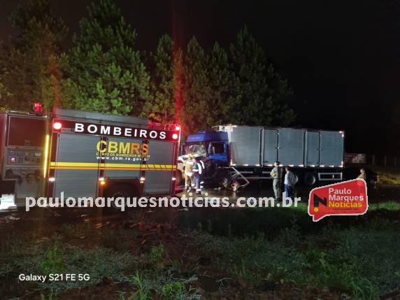 Jovem de 24 anos morre em colisão frontal entre caminhonete e caminhão na RS-342, em Independência - foto 2