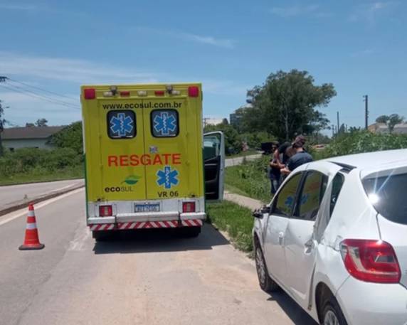Acidente ocorreu na via marginal, no km 524, em trecho com acesso à Avenida Herbert Hadler; não houve feridos nem bloqueio de pista