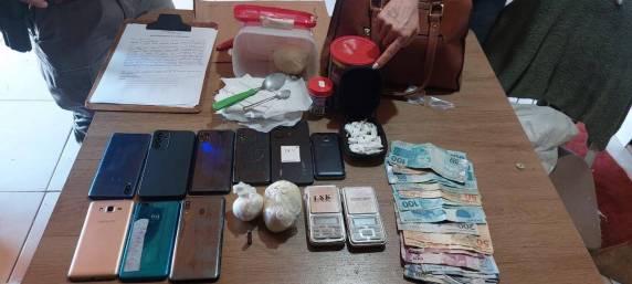 Ação da Polícia Civil com apoio da Brigada Militar resultou em prisão preventiva e apreensão de cocaína avaliada em R$ 35 mil no interior do município