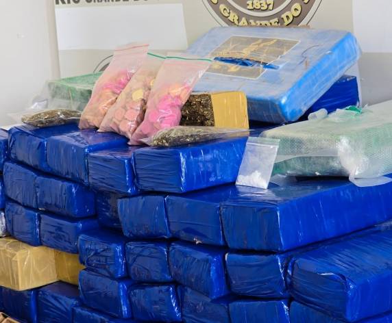 Mega operação da Brigada Militar prende casal por tráfico e apreende grande quantidade de drogas em Passo Fundo - foto 3