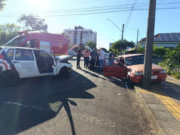 Acidente de trânsito deixa jovem ferida em Santa Rosa - foto 2