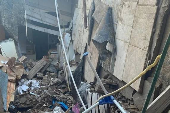 Uma criança morre e duas ficam feridas após laje desabar em Porto Alegre - foto 2
