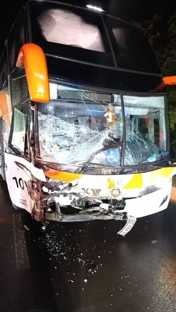 Colisão entre carro e ônibus deixa jovem morta na BR-285 em Muitos Capões - foto 2