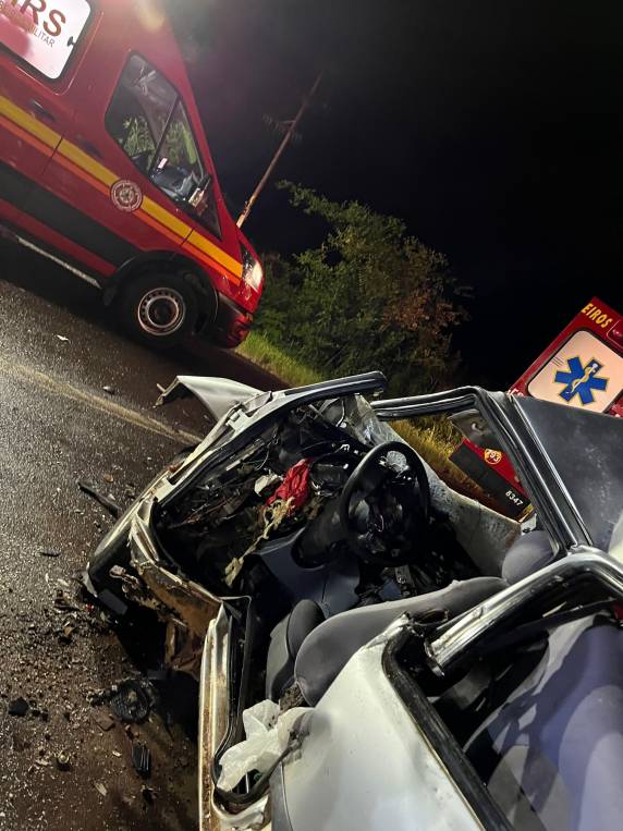Colisão entre carro e ônibus deixa jovem morta na BR-285 em Muitos Capões - foto 4