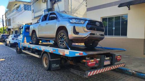 Ações entre terça-feira (13) e a madrugada de quarta-feira (14) resultaram na prisão de cinco homens e na apreensão de um adolescente por furtos de veículos