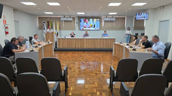 Reunião ocorreu na manhã desta quarta-feira na Sala de Sessões do Legislativo de Três de Maio
