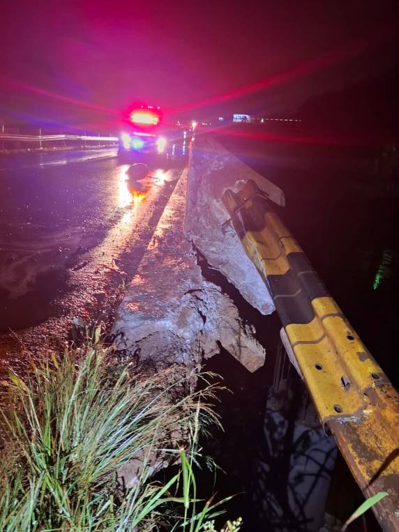 Capotamento na BR-285 deixa uma pessoa ferida em Ijuí - foto 4