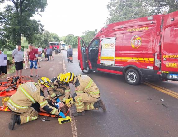 Acidente entre dois veículos deixa três feridos na BR-472, em Santa Rosa - foto 2