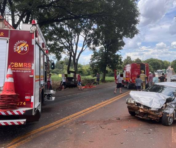 Colisão envolvendo um Fiat Pálio e um VW Gol ocorreu na tarde deste sábado (17), na localidade de Bela União