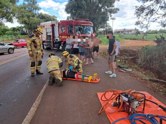 Acidente entre dois veículos deixa três feridos na BR-472, em Santa Rosa - foto 3