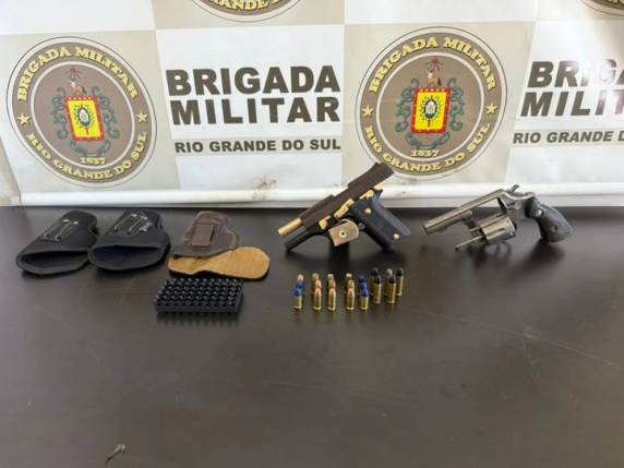 Suspeito foi flagrado com revólver e pistola calibre .40 no bairro Vera Cruz