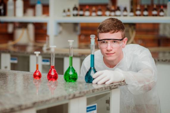 Engenharia Química: ciência aplicada, versatilidade profissional e impacto direto no desenvolvimento sustentável