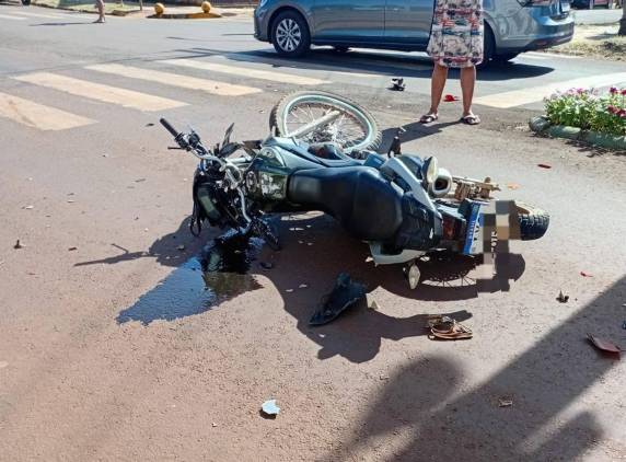 Acidente entre motos e carro deixa três feridos em Dr. Maurício Cardoso - foto 2